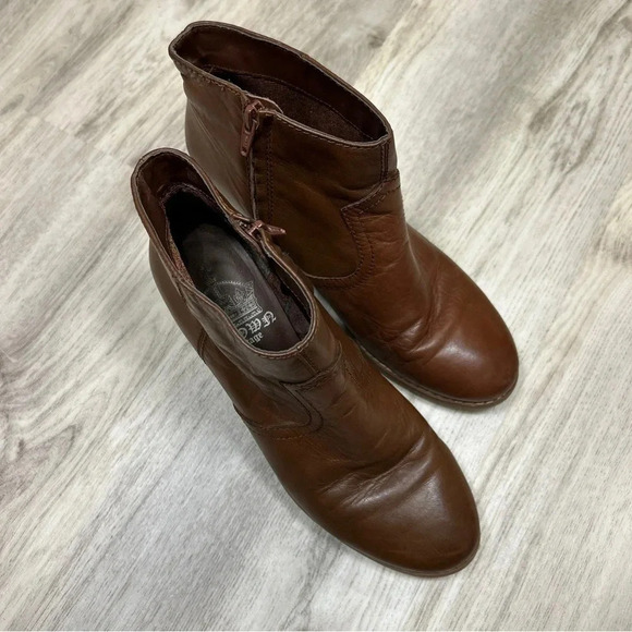 Women’s Crown Vintage Leather Western Short Boot / Warm Brown Leather / Size 8.5 - Picture 10 of 16